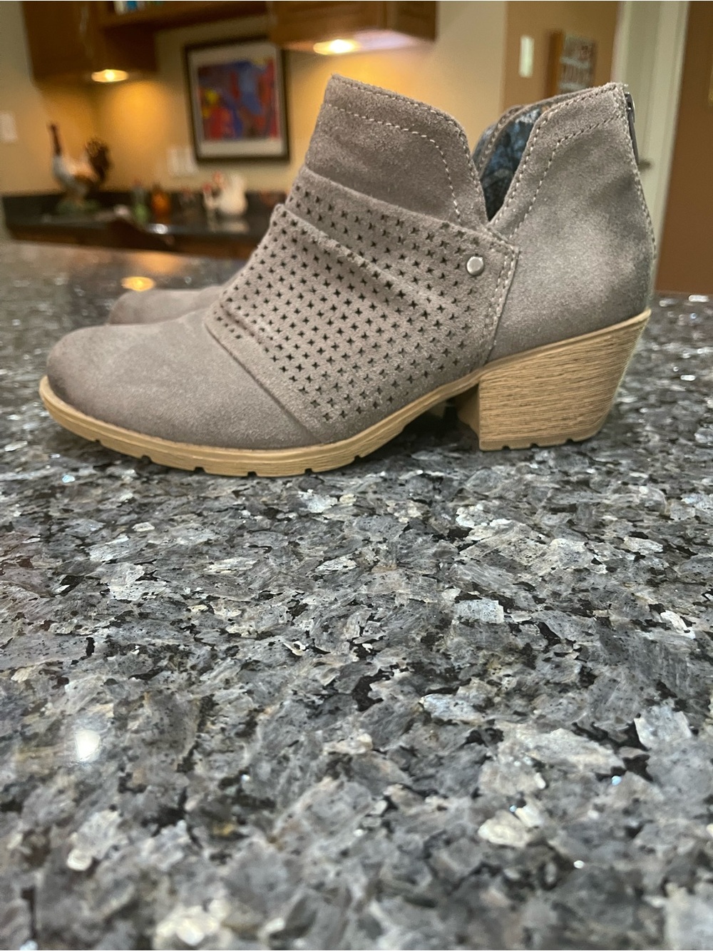 Earth Origins Amanda Ankle Boots Taupe Suede Perforated 8.5W
